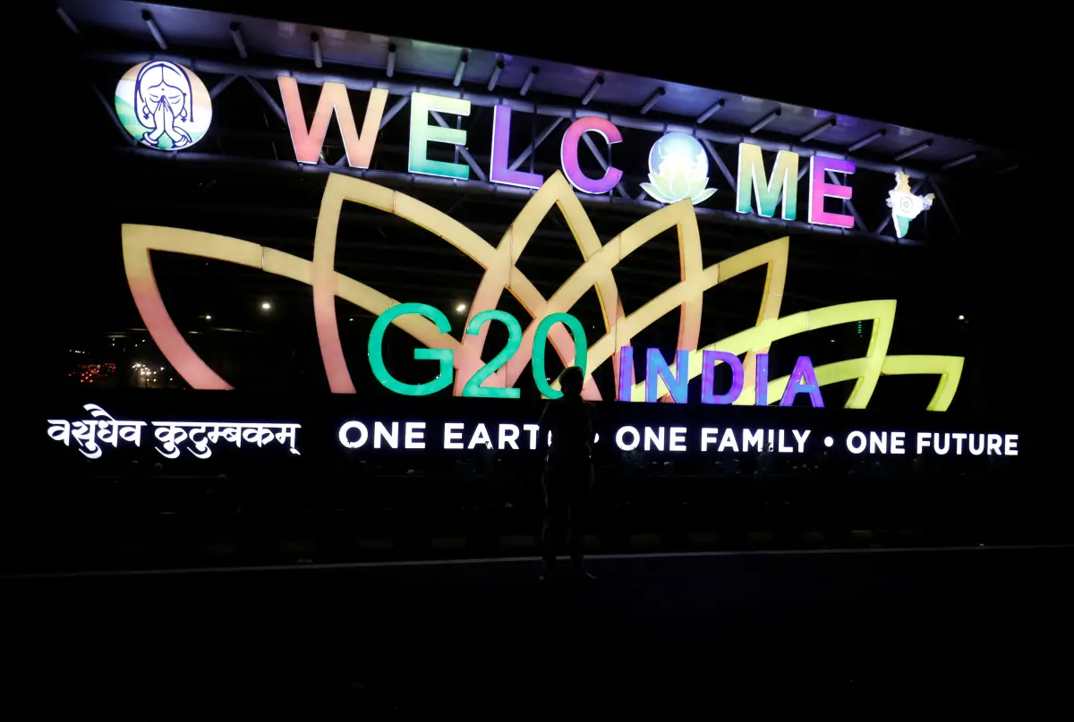 Cumbre de G20 en India. 
Un oficial de policía se encuentra fuera de "Bharat Mandapam", el lugar principal de la Cumbre del G20, en Nueva Delhi, India, el 7 de septiembre de 2023.