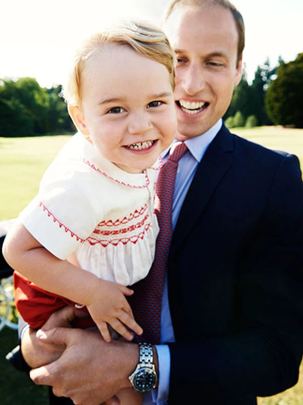 Con motivo de su cumpleaños número dos, el Palacio de Kensington reveló esta tierna foto que formó parte de la sesión del bautizo de Charlotte.