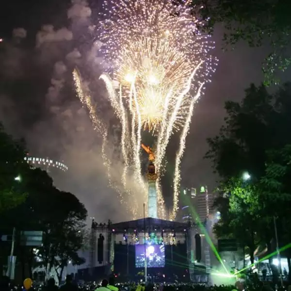 El Zócalo y el Ángel de Independencia de nuestra ciudad estuvo de fiesta con un concierto y mucho ambiente de los capitalinos.