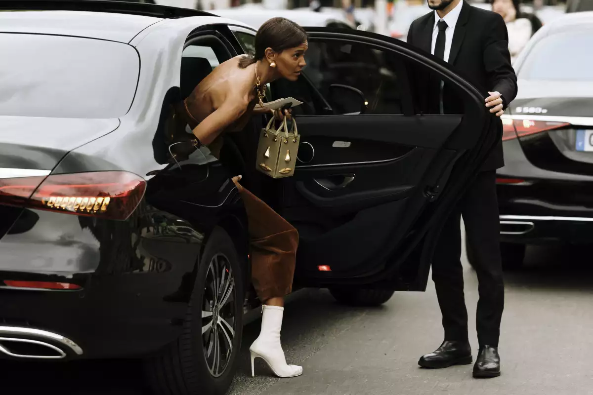 Street Style Paris Fashion Week Schiaparelli