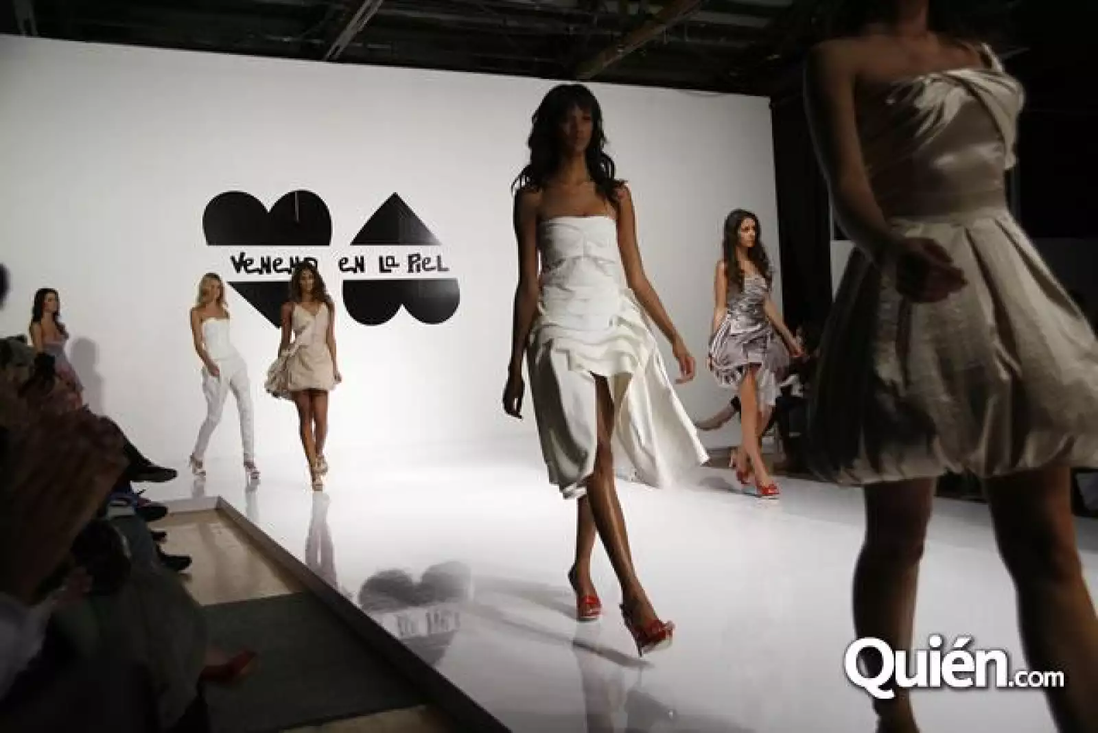 IDM Pasarela Veneno en la piel