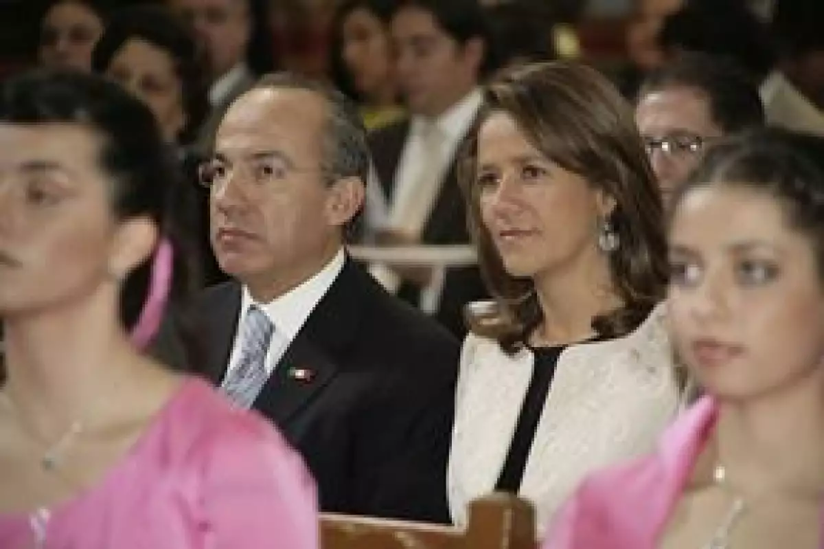 Cumpliendo la promesa hecha en vida a Carlos Abascal Carranza, su hijo Rodrigo Abascal Olascoaga y Daniela Pérez Torres se casaron, teniendo como invitados al Presidente Felipe Calderón y su esposa.