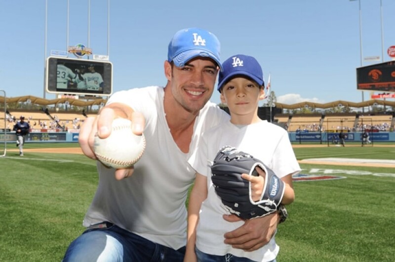 William con su hijo en el estadio de los Dodgers el año pasado.