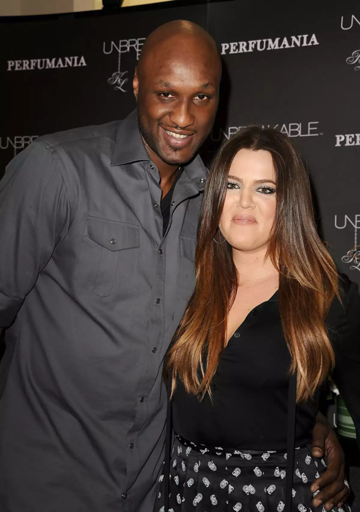 Todas las Kardashian se han ido, excepto Khloé, quien permanece al lado de la cama de Lamar.