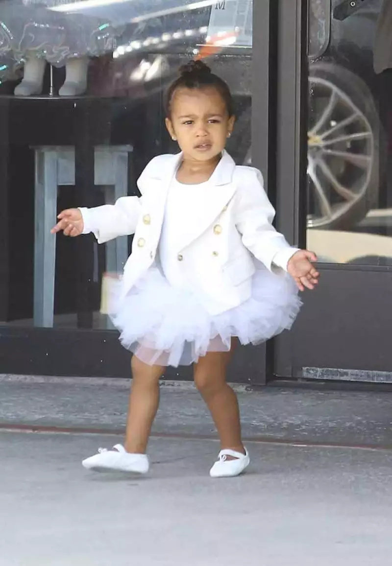 La hija de Kim Kardashian y Kanye West fue captada cuando salía de sus clases de ballet en Los Ángeles, luciendo outfit Balmain.