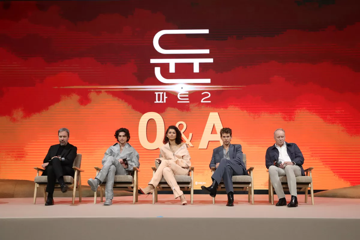 Denis Villeneuve, Timothee Chalamet, Zendaya, Austin Butler y Stellan Skarsgard en la gira de prensa de Dune 2 en Corea del Sur.