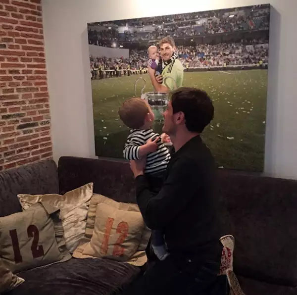 El futbolista tiene en sus redes sociales esta tierna fotografía junto a su hijo Martín.