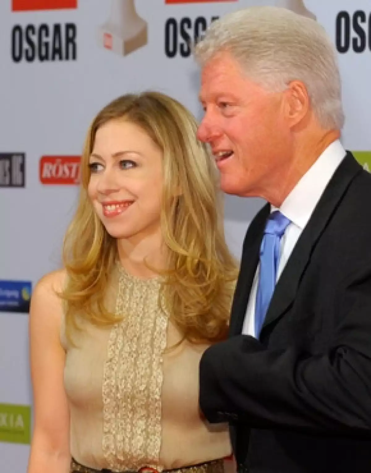 La hija de 29 años del ex presidente Bill Clinton y la secretaria de Estado Hillary Rodham Clinton se casará con su novio de años, el banquero de inversiones Marc Mezvinsky.