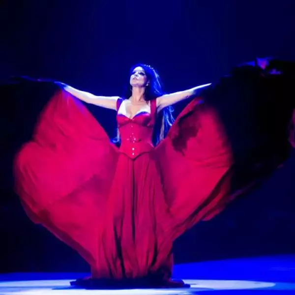 CONVENCE A MÉXICO. La cantante británica Sarah Brightman conquistó a más de 14 mil fans que asistieron a su concierto del sábado en el Palacio de los Deportes.