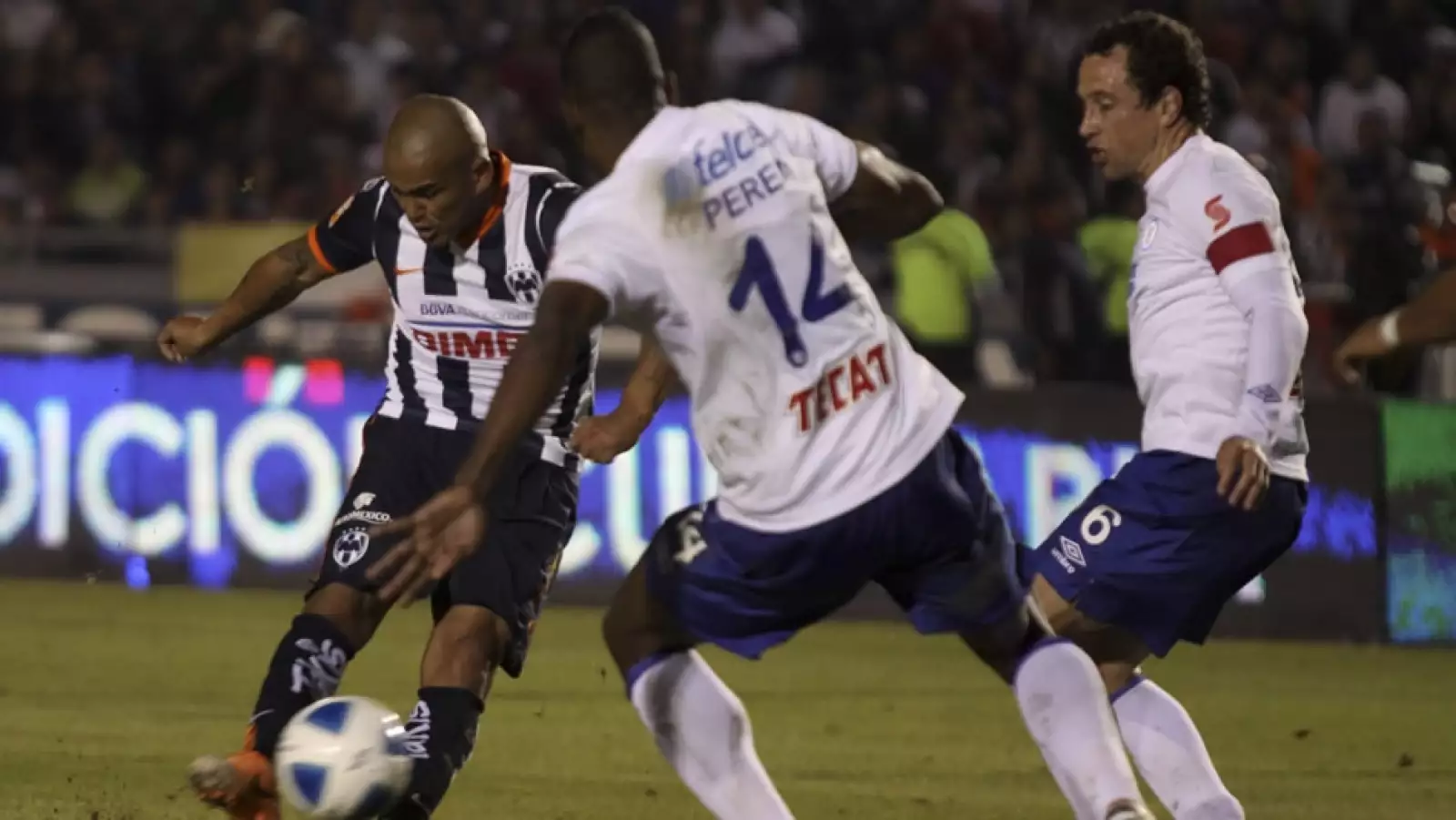 Humberto 'Chupete Suazo' Amaranto Perea defensa cruz azul