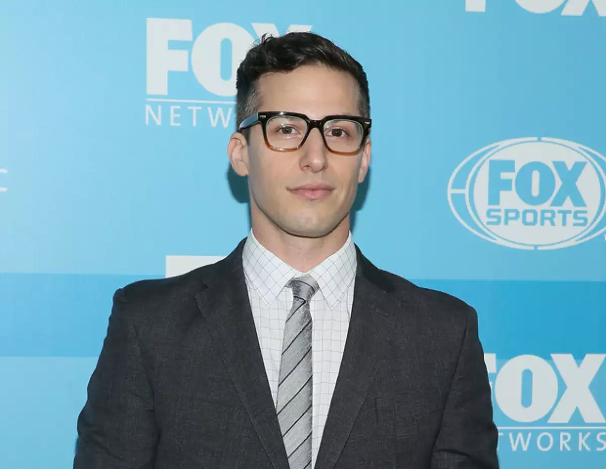 Conoce a Andy Samberg, el encargado de conducir la 67a entrega del Emmy y quién con su gran trayectoria, estamos ansiosos por ver cómo lo hará el domingo.