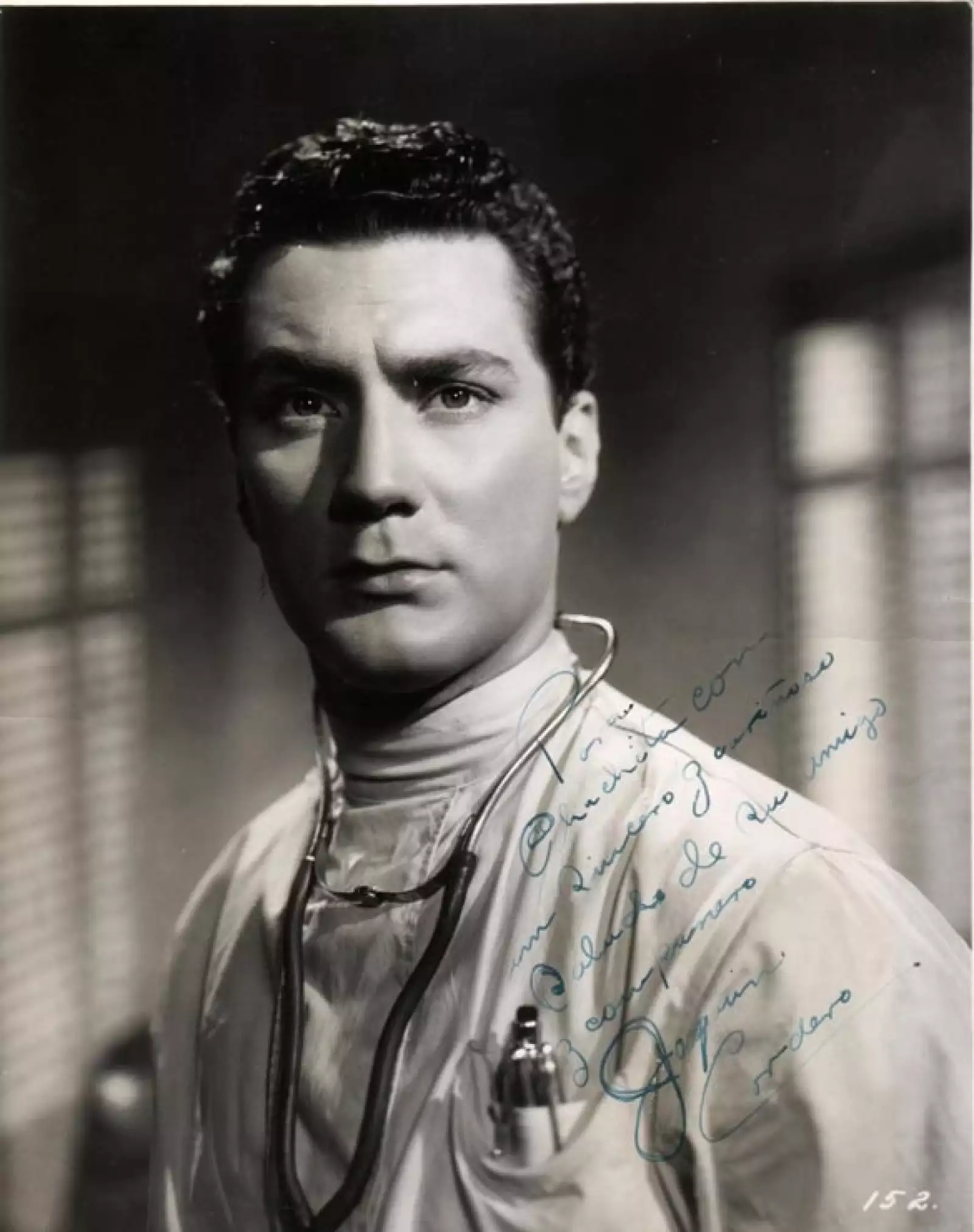 Trabajó en radionovelas e incursionó en el canto, incluso llegó a grabar dos discos; además fue pionero de los teleteatros junto con Manolo Fábregas y Fernando Soler.