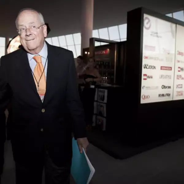 El presidente de Consejo Mexicano de Hombres de Negocios dio un espaldarazo a la propuesta del aspirante presidencial Enrique Peña Nieto de permitir la inversión privada en Pemex.