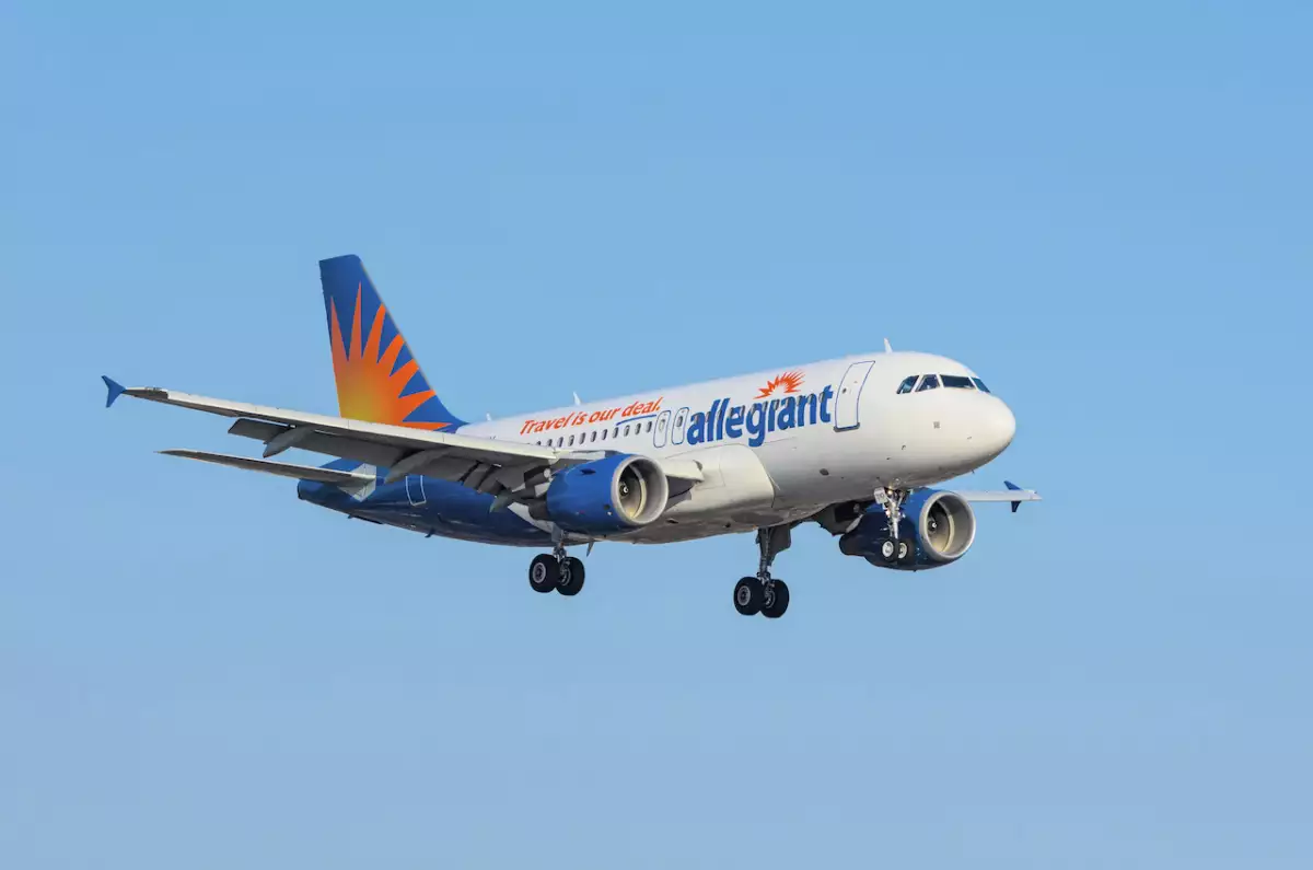 Allegiant Viva Aerobus