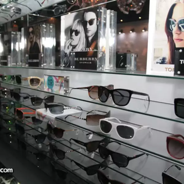 Inauguración de Sunglass Hut