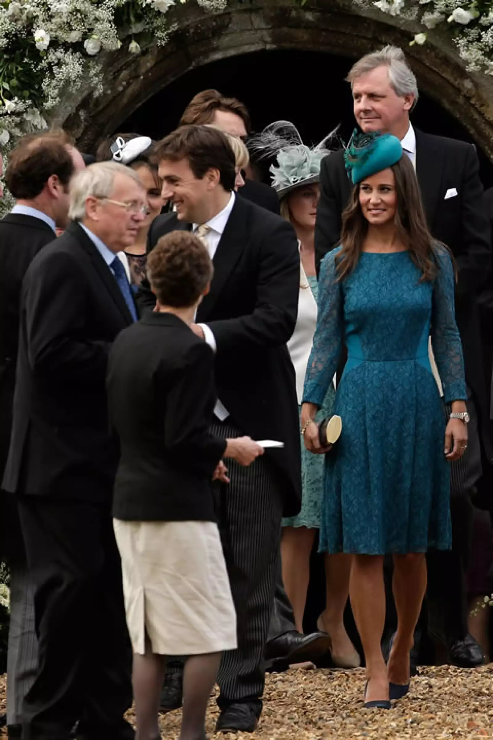 Pippa se portaba sociable con los demás invitados, se acercó a saludar a James Meade en una oportunidad.