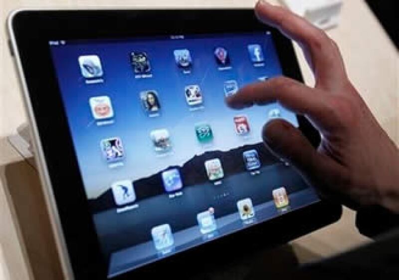 El iPad de Apple conquistará a los usuarios interesados en navegar por Internet y jugar, según expertos. (Foto: AP)