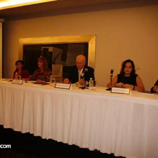 Leonardo Kourchenco,Adolfa Acosta,Adriana Landeros,Bruno Newman,Mariana Dehesa,Martha Soler