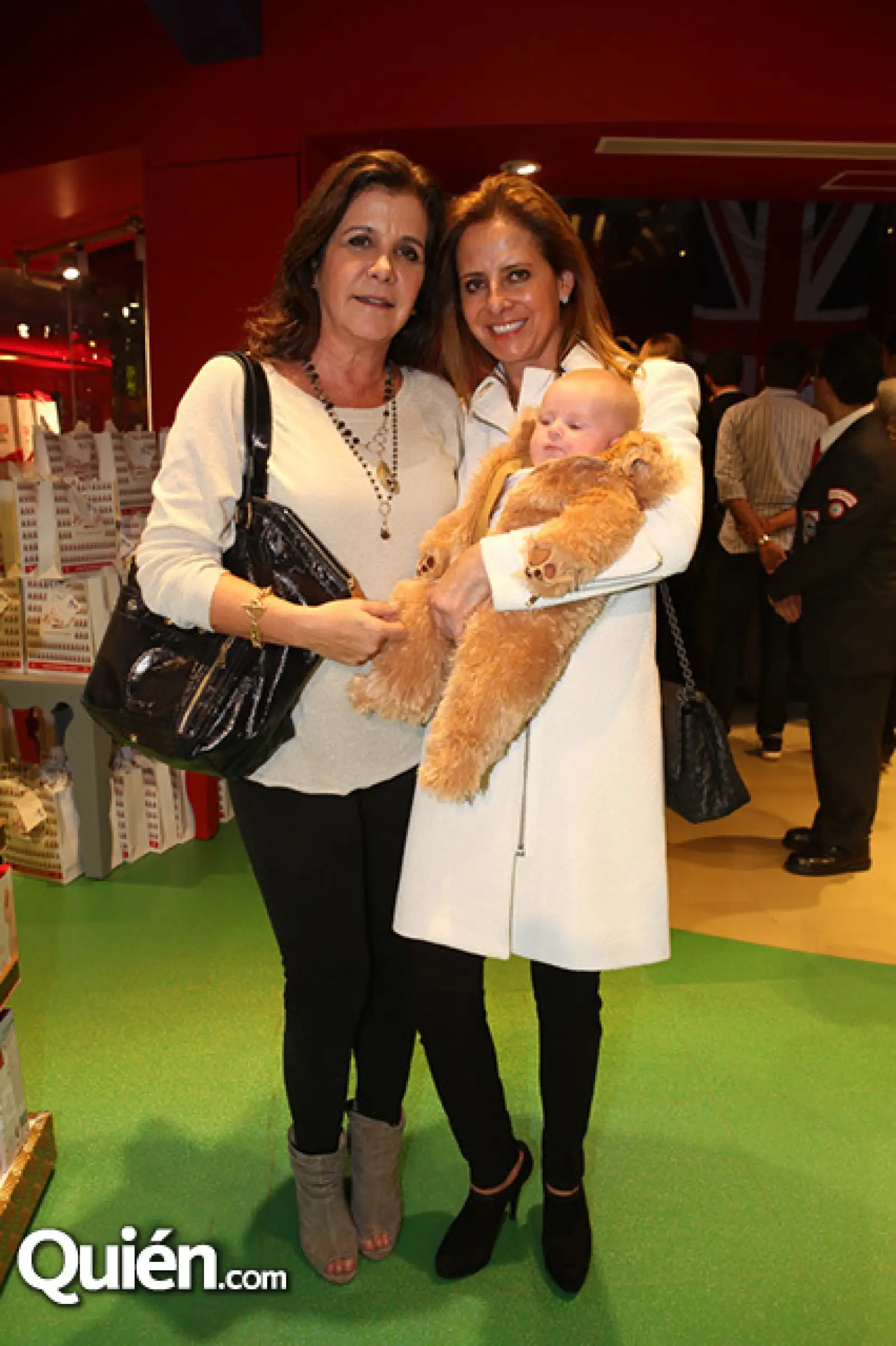 Isabel de Haro,Martha Rivera y Javier Sordo