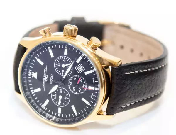 99 relojes idénticos a los que usa el presidente de Estados Unidos están a la venta.