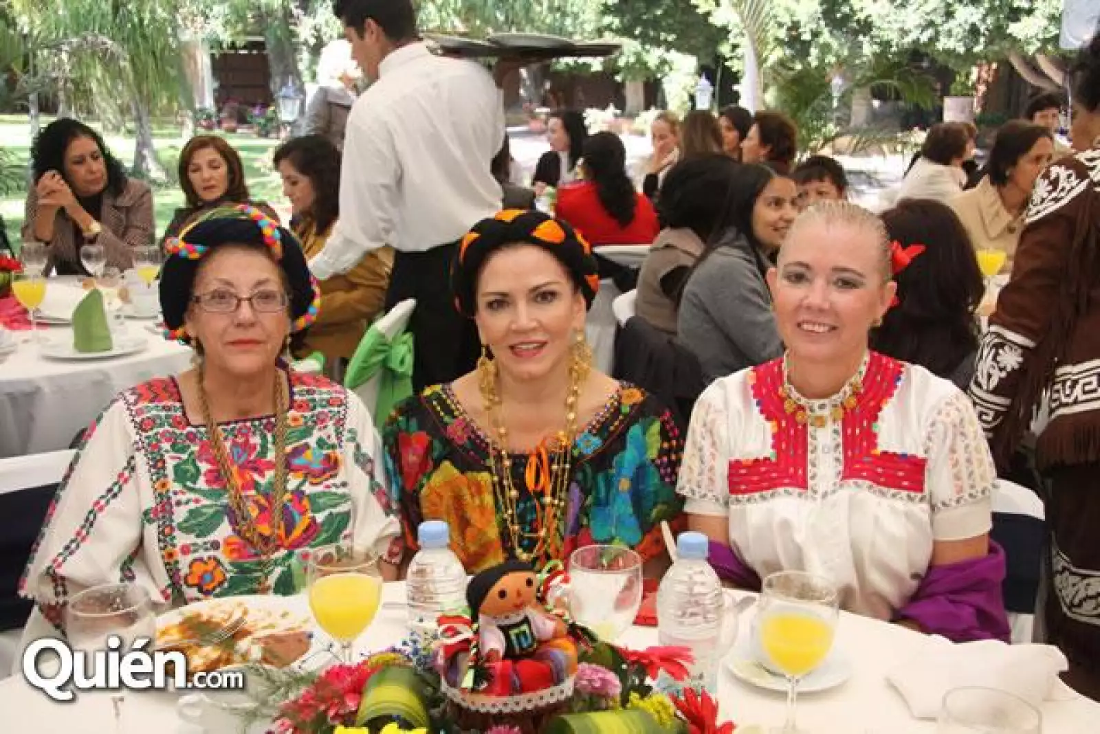 Desayuno Homenaje Desfile trajes de ?ca