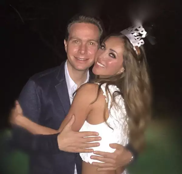 Anahí compartió una imagen celebrando el Año Nuevo con su prometido Manuel Velasco.