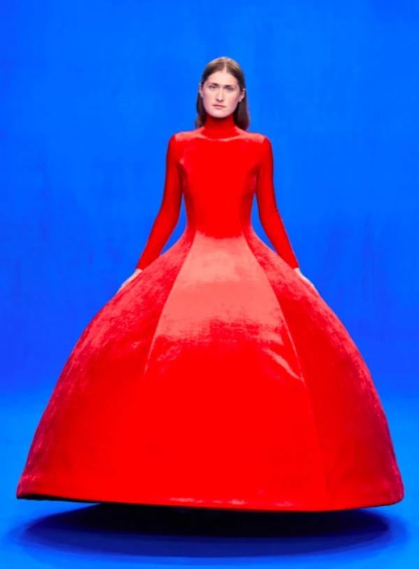 vestido-balenciaga-pedro-almodovar.jpg