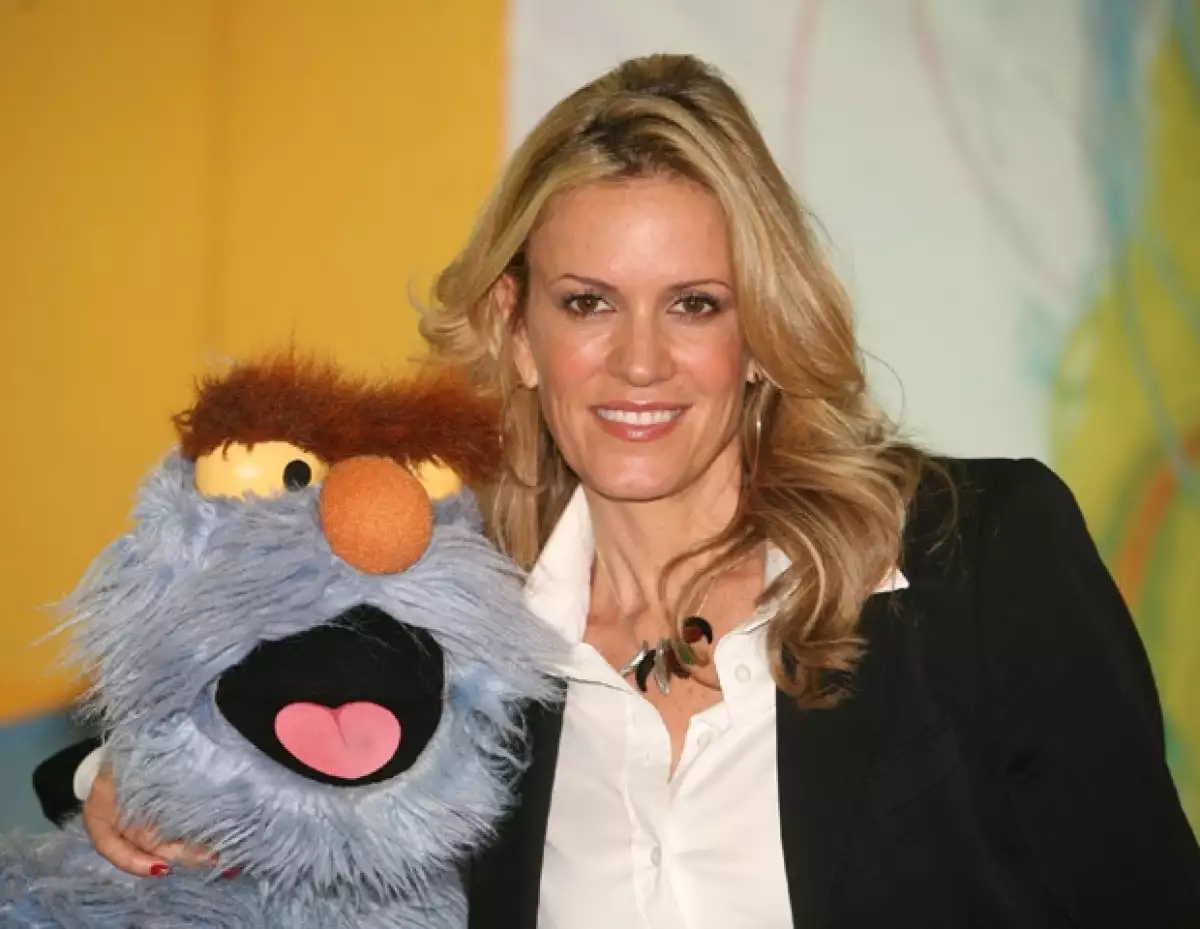 La presentadora se interesó por el mundo del espectáculo desde pequeña, junto con sus hermanos improvisaba obras teatrales e imitaba a sus profesores.