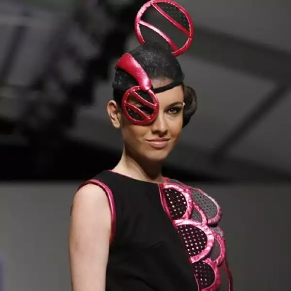 Pasarela Beca Pierre Cardin Mercedes