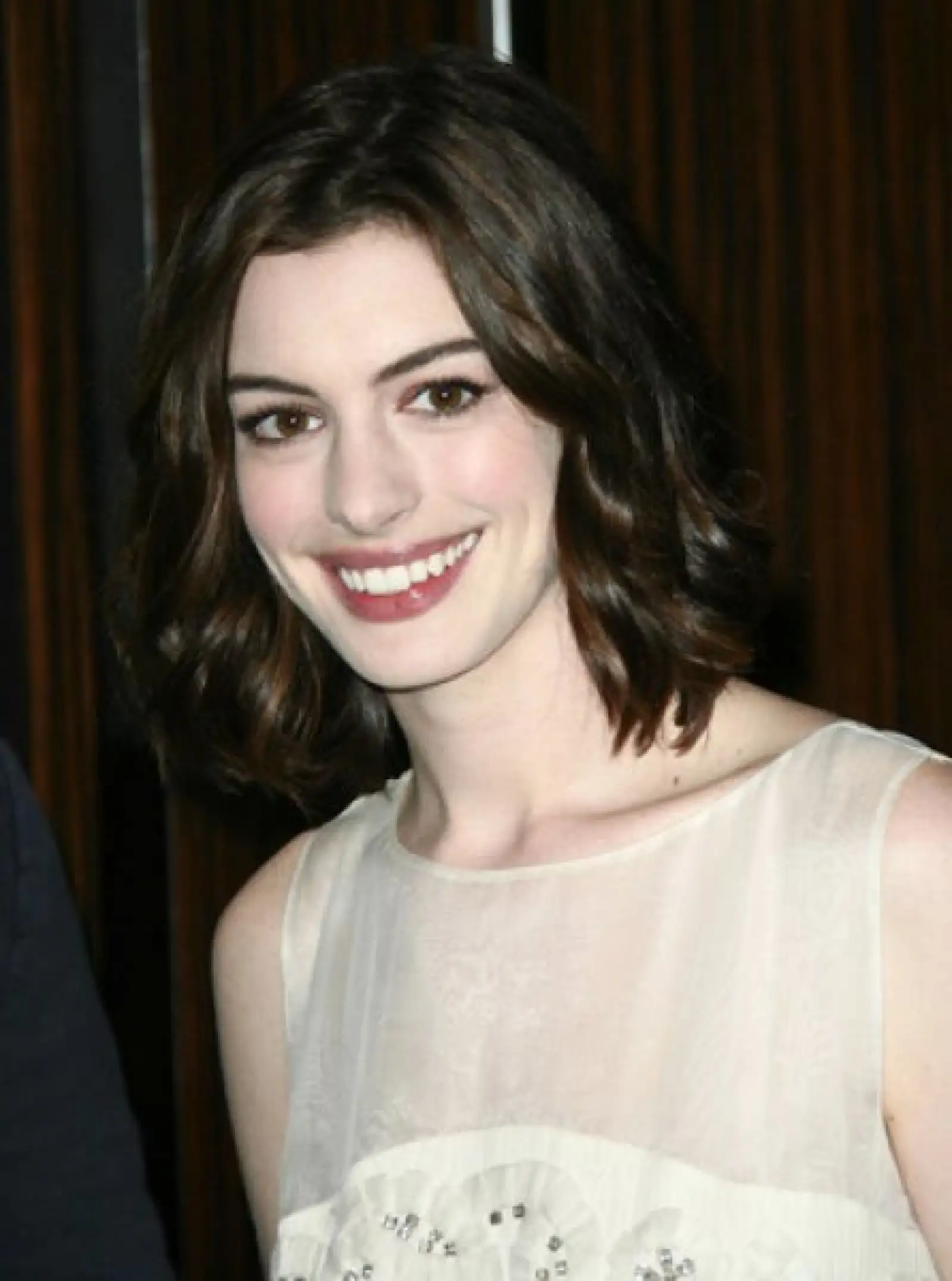 Anne Hathaway dijo que asistir por primera vez como nominada al Oscar ha sido algo muy especial en su vida,  por lo que ese día llevará a sus padres y conseguirá pases para toda su familia.