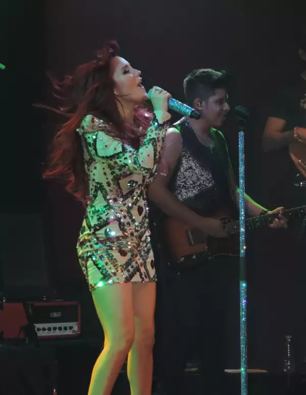 La cantante estuvo acompañada por algunos fans, amigos, compositores de su disco y familiares.