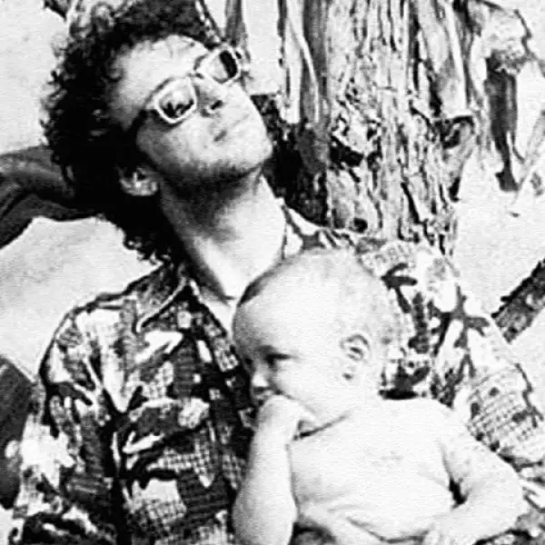 De la relación con Amenábar tuvieron a su primer hijo en 1994 de nombre Benito.