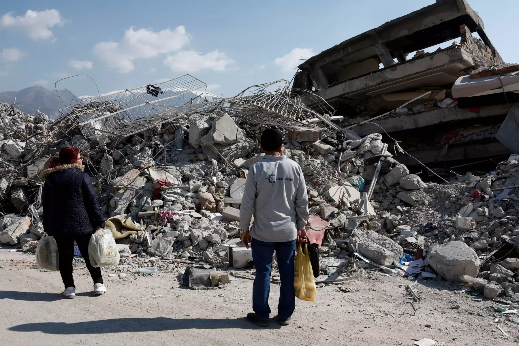 El recuento de muertos por el sismo en Turquía y Siria super los 33,000