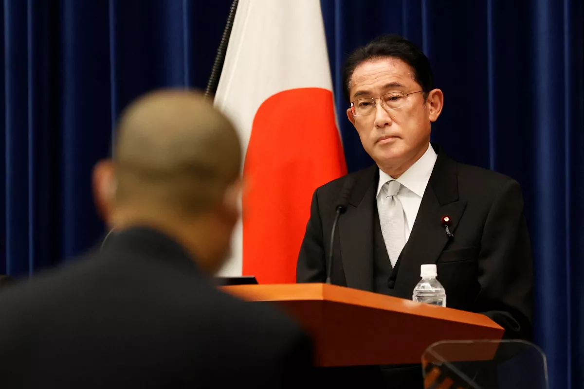 El primer ministro de Japón, Fumio Kishida, da una conferencia de prensa.
