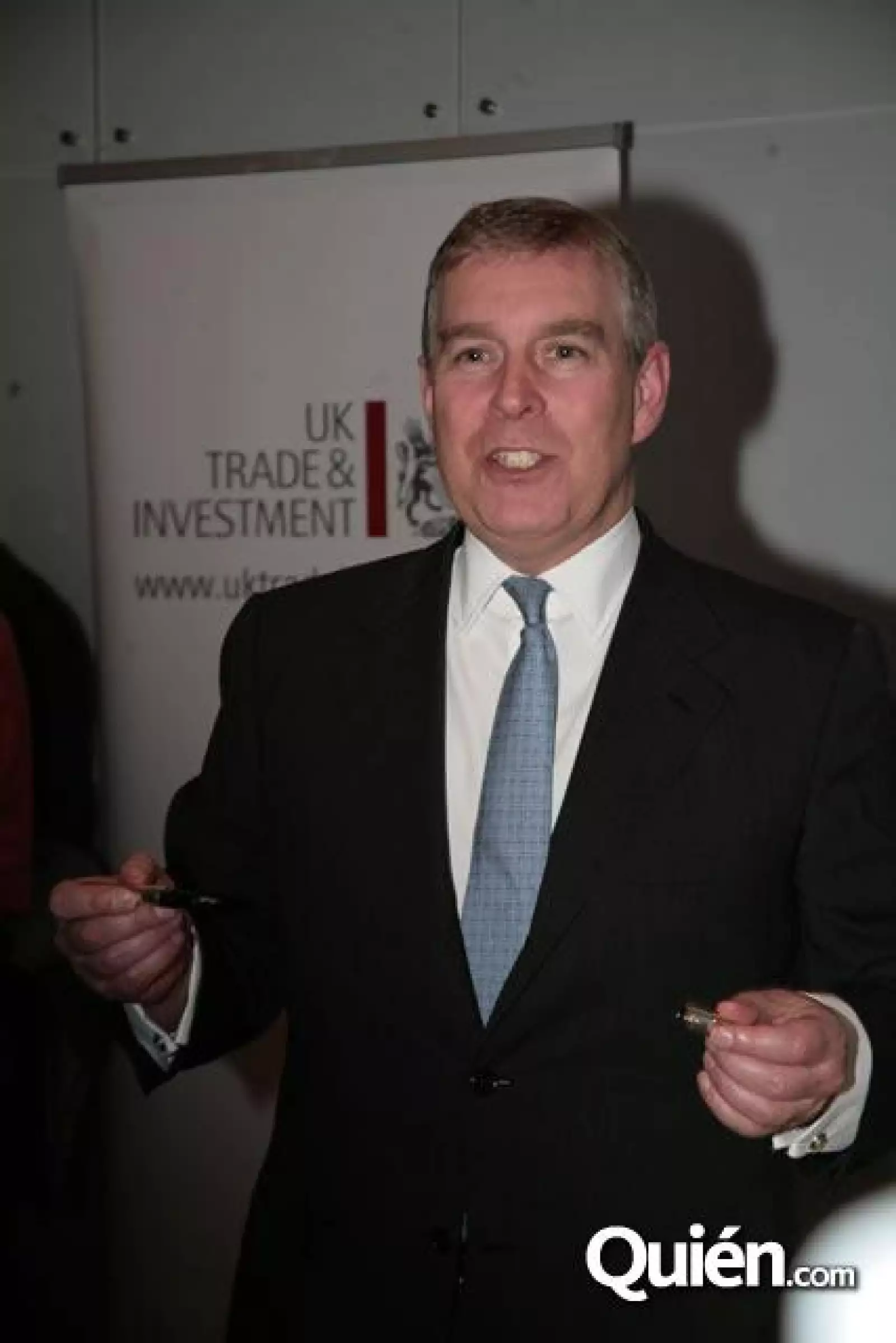 El principe Andres de Inglaterra en el Franz Mayer