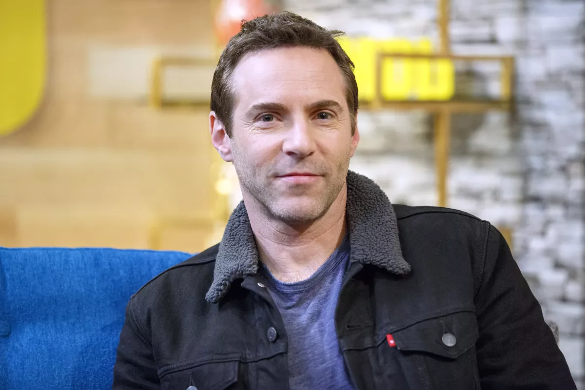 Alessandro Nivola visits The IMDb Show