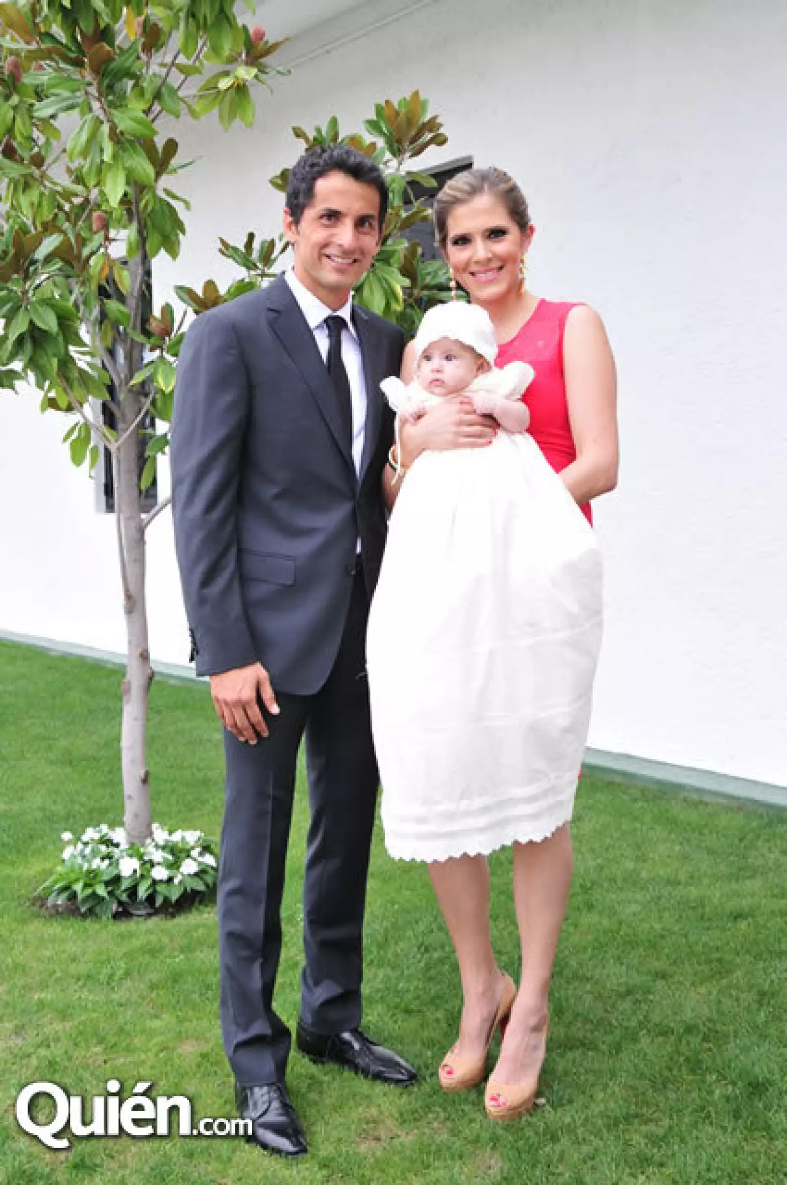 Luis Ernesto Michel e Ileana Lomelí con la pequeña Inés
