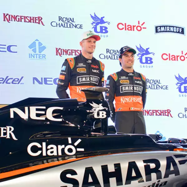 Checo Pérez y Nico Hulkenberg develan el nuevo auto del equipo Sahara Force India.