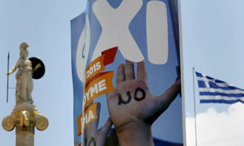 El domingo, los griegos rechazaron en las urnas el rescate financiero ofrecido por sus acreedores. (Foto: Reuters )