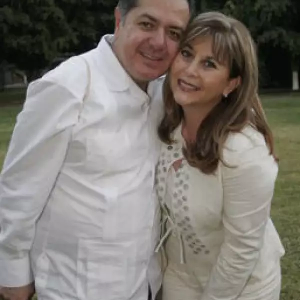 Guillermo Ortega, Mayra Saucedo