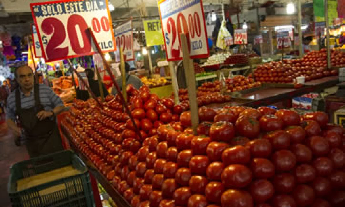 El jitomate es el producto que tuvo más presión por la economía nacional. (Foto: Cuartoscuro)