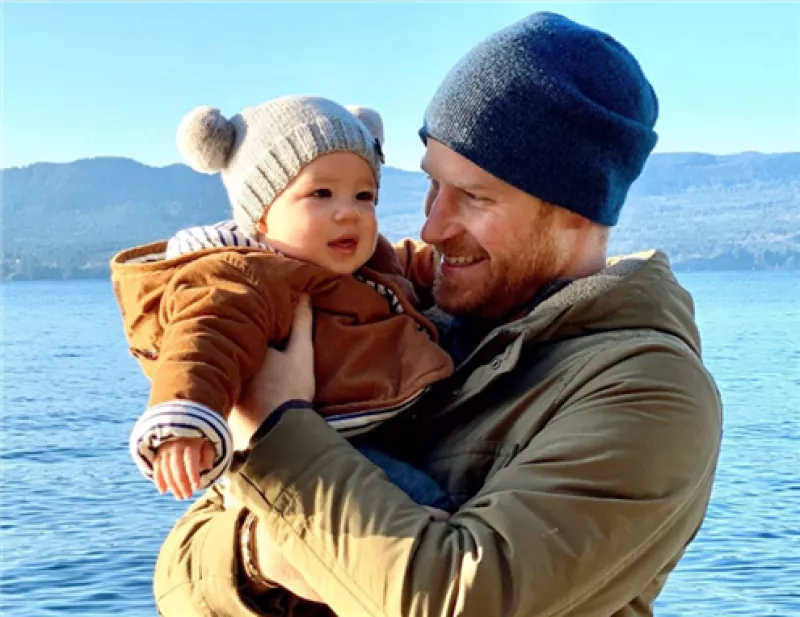 Archie Harrison y príncipe Harry