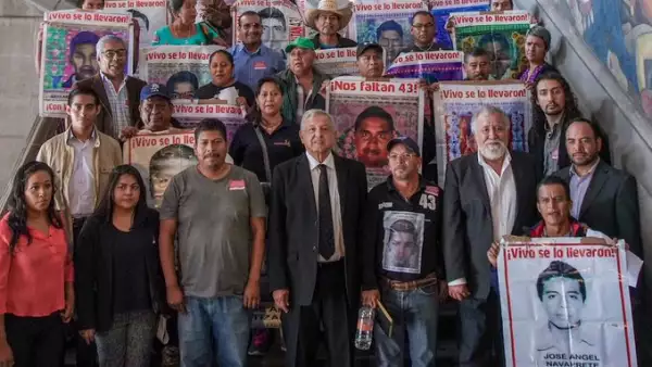 Reunión. El presidente López Obrador y Alejandro Encinas se reunieron con padres de  normalistas.