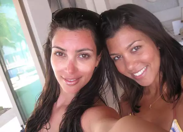 En `Selfish´ hay fotos que ni siquiera fueron tomados con un smartphone, sino con cámaras genuinas.