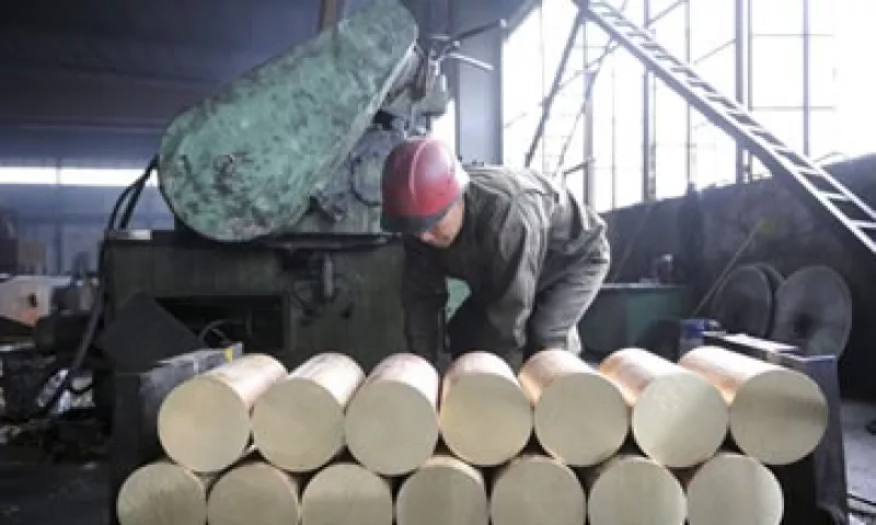 La cifra de manufactura apunta a que Beijing requerirá más acciones para apuntalar la economía. (Foto: AP)