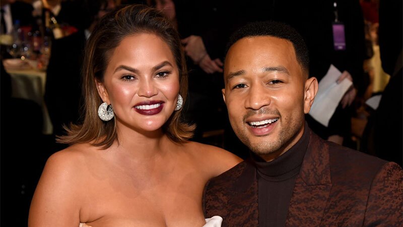 Chrissy Teigen y John Legend durante los Critic's Choice Awards. (Getty Images)