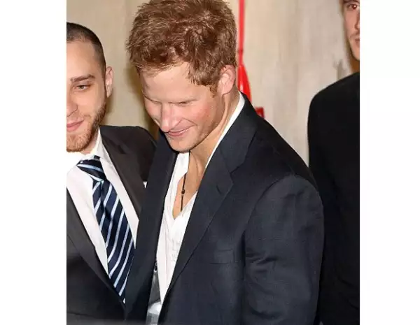 A menudo Enrique termina la fiesta hasta altas horas de la madrugada.