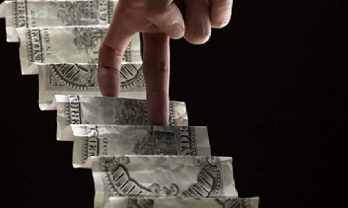 Para ascender en una organización, además de cumplir tus funciones, busca compenetrarte con las demás personas de la empresa.  (Foto: Getty Images)