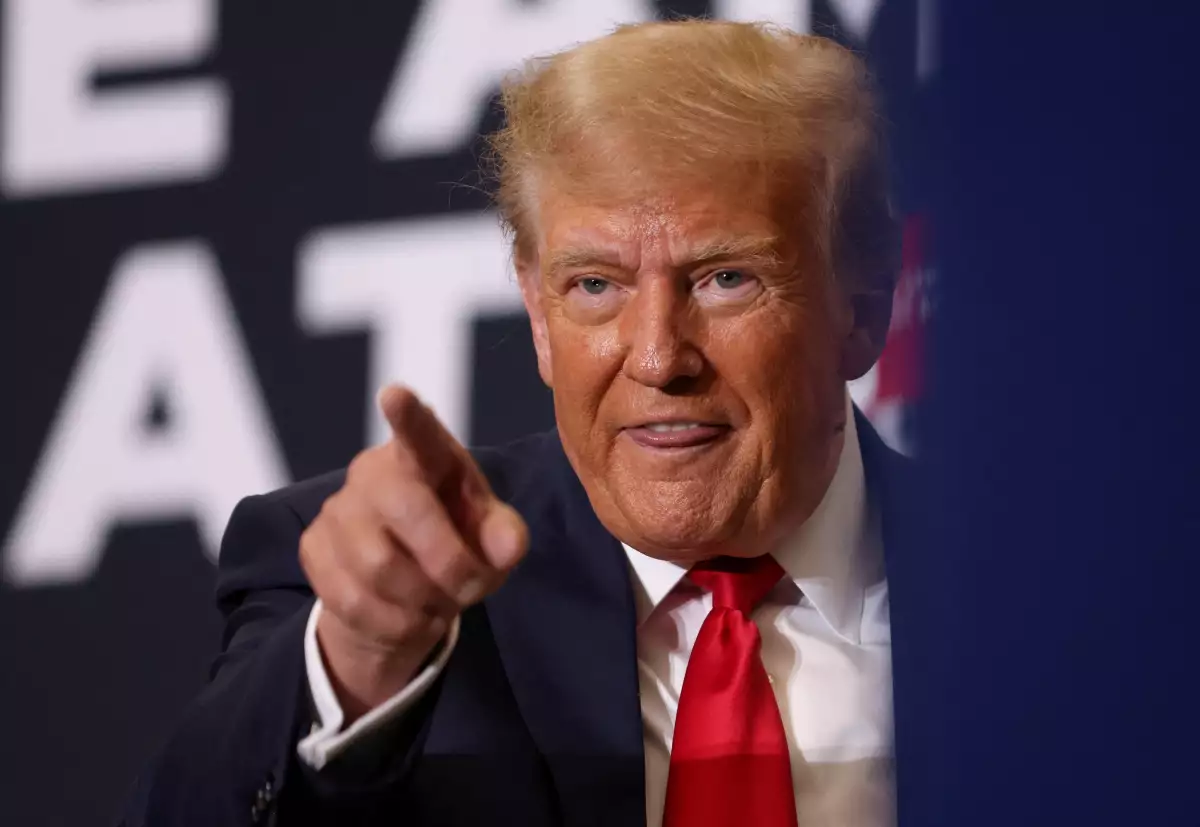 El candidato presidencial republicano y expresidente de los Estados Unidos, Donald Trump, asiste a un evento de campaña en Waterloo, Iowa, Estados Unidos el 19 de diciembre de 2023.