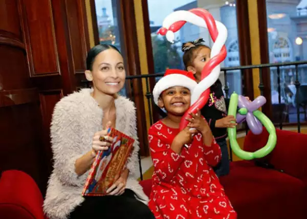 Utilizó la ropa de su hija de apenas seis años.